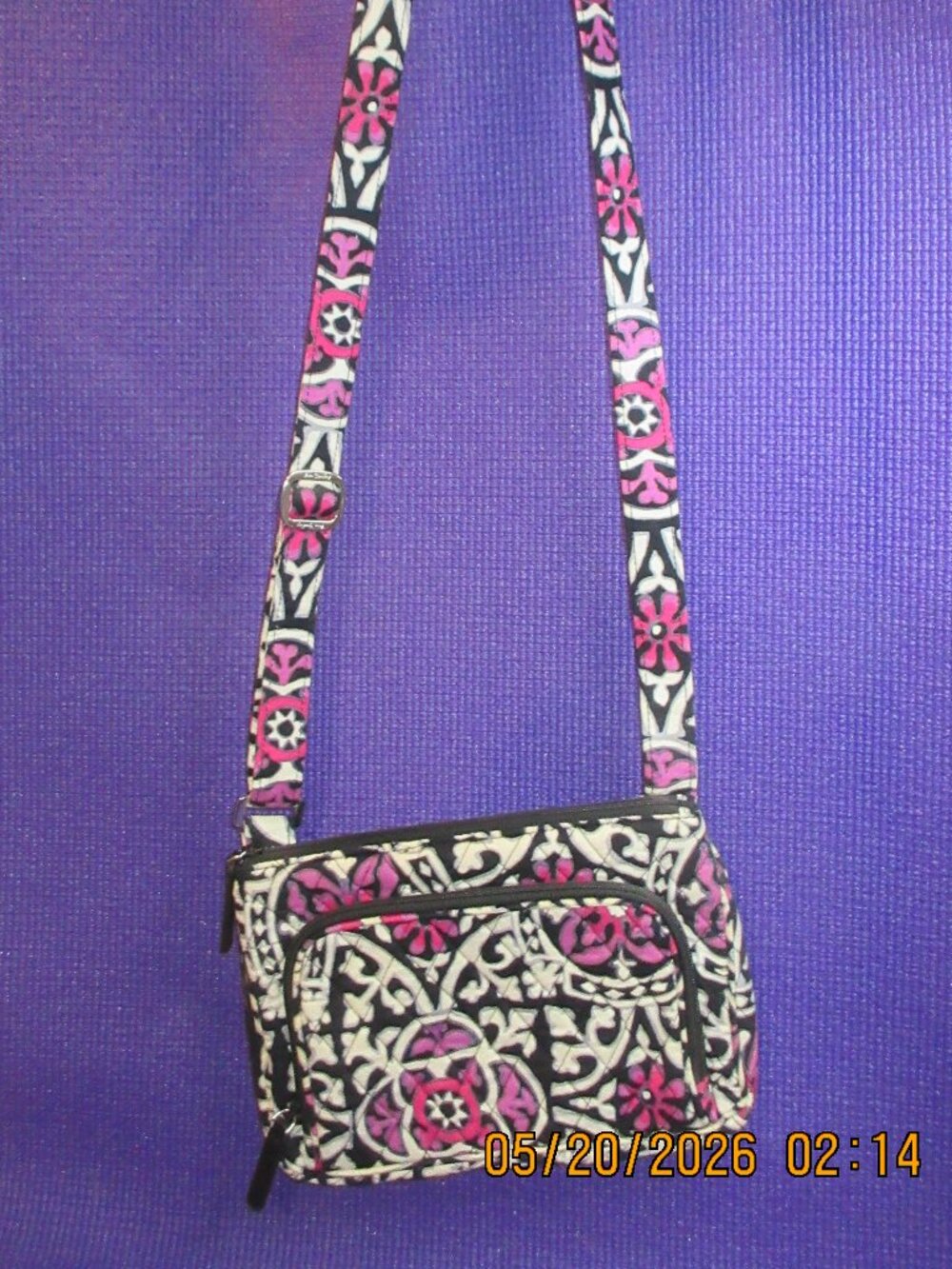 RETIRED~~~VERA BRADLEY BAG IN THE "SCROLL MEDALLION" PATTERN CROSSBODY~ADORABLE